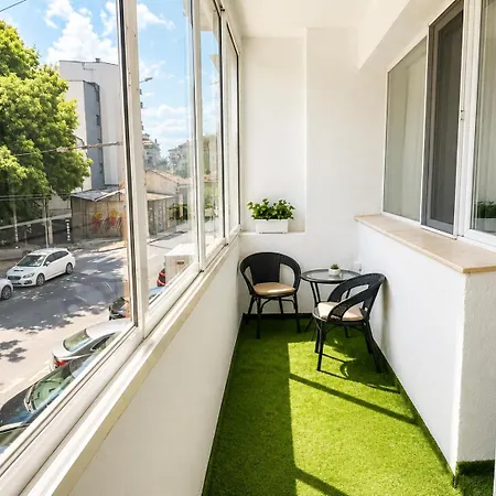 Apartment Pop Art Urban Oasis